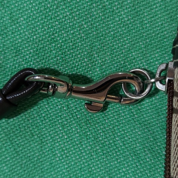 Coach Signature Turnlock Wristlet Pouch Wallet Clutch Brown. Like new condition - Picture 4 of 10